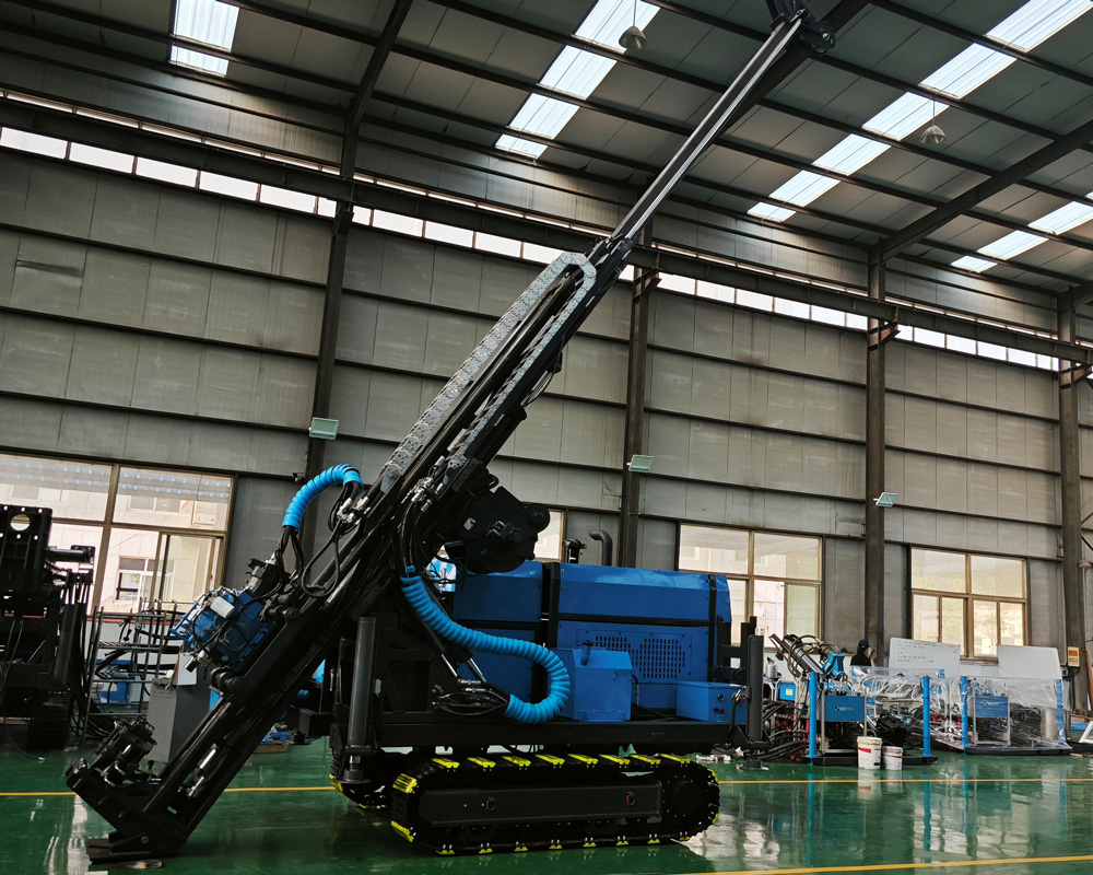 CR1000I Máy khoan - Cận cảnh đầu quay và cột khoan
