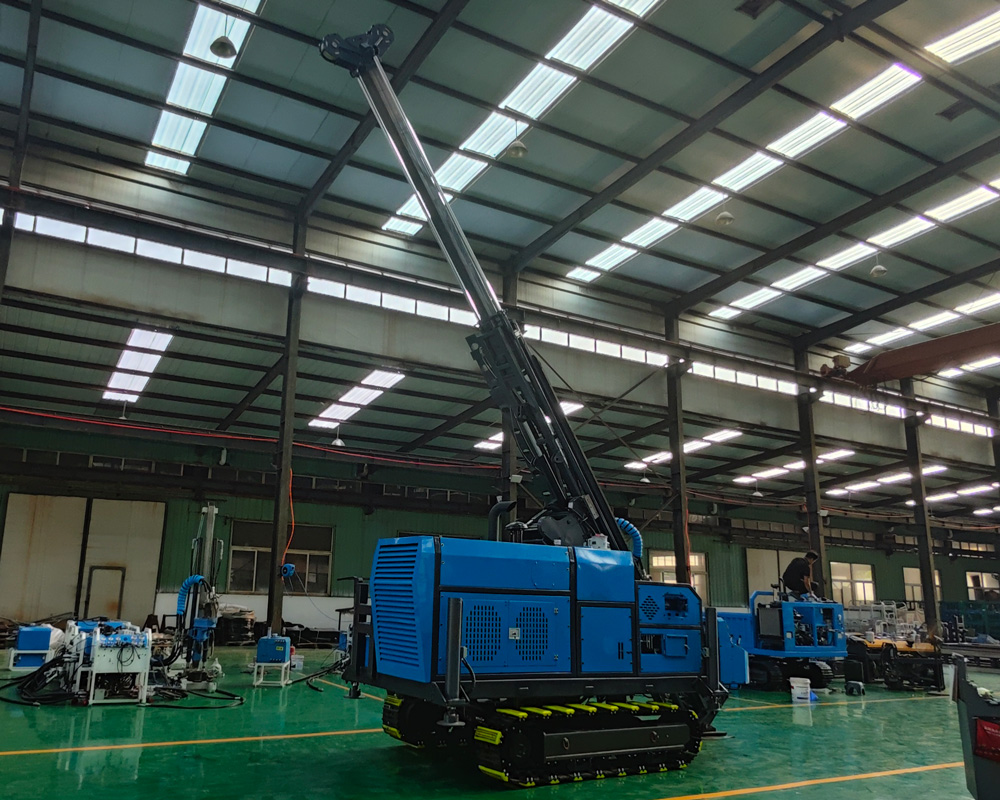 CR800I Kết cấu bánh xích di chuyển và tháp khoan