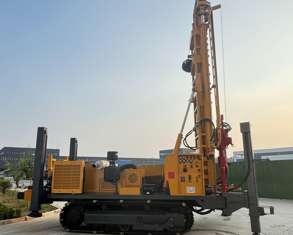 Máy khoan giếng nước bánh xích tháp lồng 1000 m WR1000S