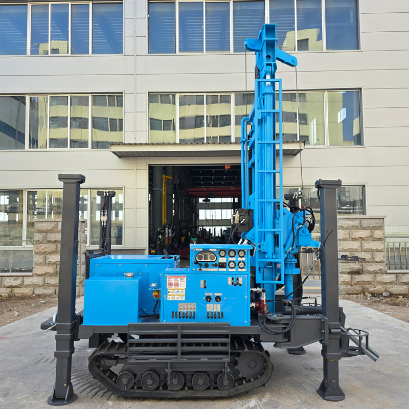 Trưng bày toàn máy khoan giếng nước bánh xích