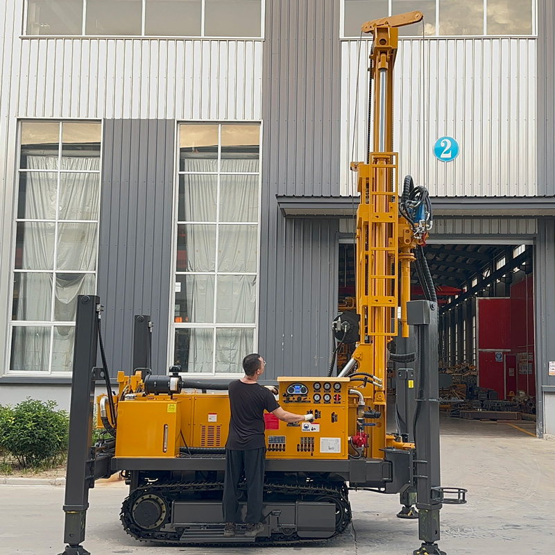 WR300SE Trưng bày toàn máy khoan giếng nước bánh xích