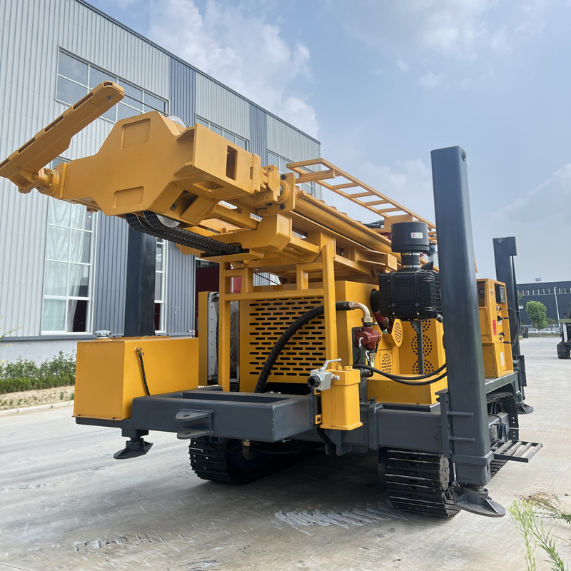 Kết cấu khung gầm bánh xích và chân chống WR750S