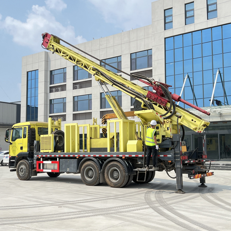 Trưng bày toàn máy khoan giếng nước tháp thẳng gắn xe tải WRT1200