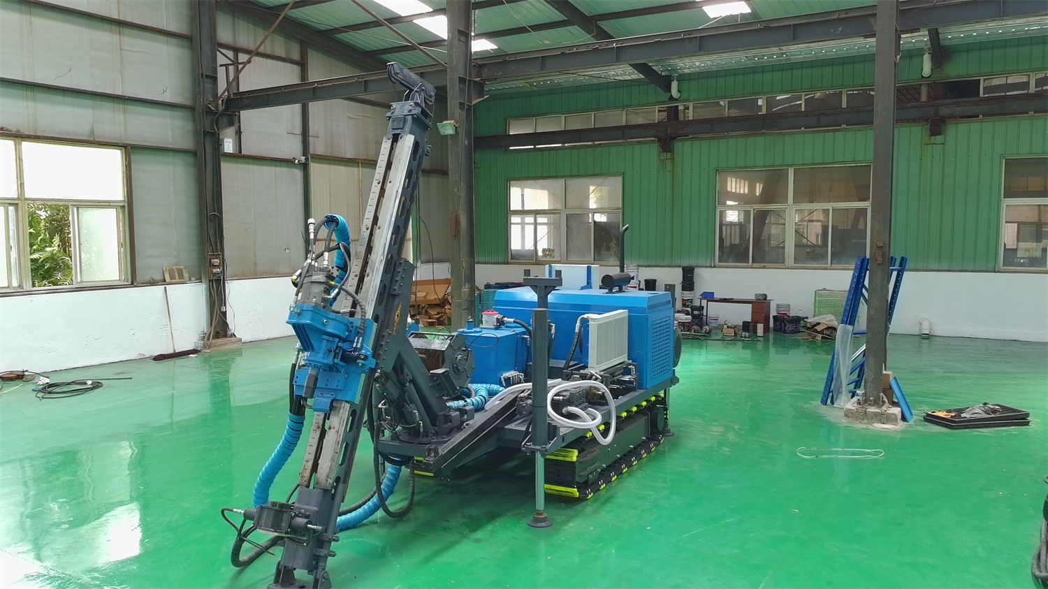 Giới hạn năng lực khoan lỗ trung sâu của máy khoan lõi 1000 m nằm ở đâu