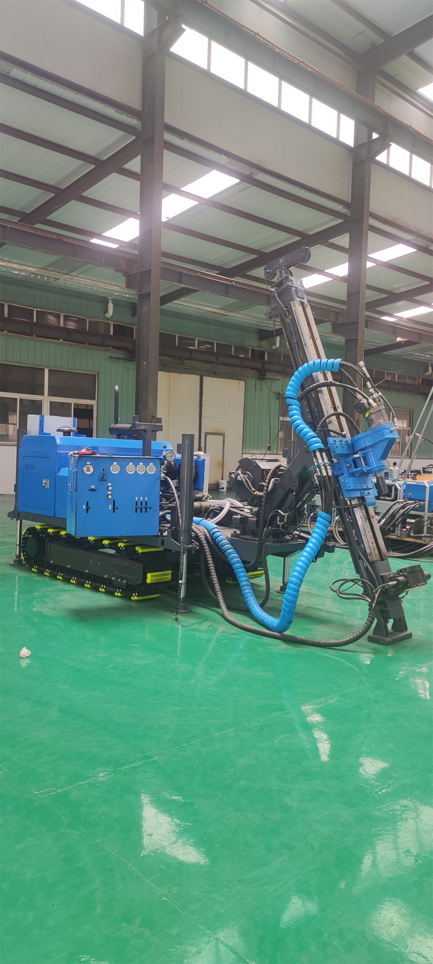 Điều kiện phối hợp cho búa khoan ngầm trong khoan đá cứng tại mỏ đá
