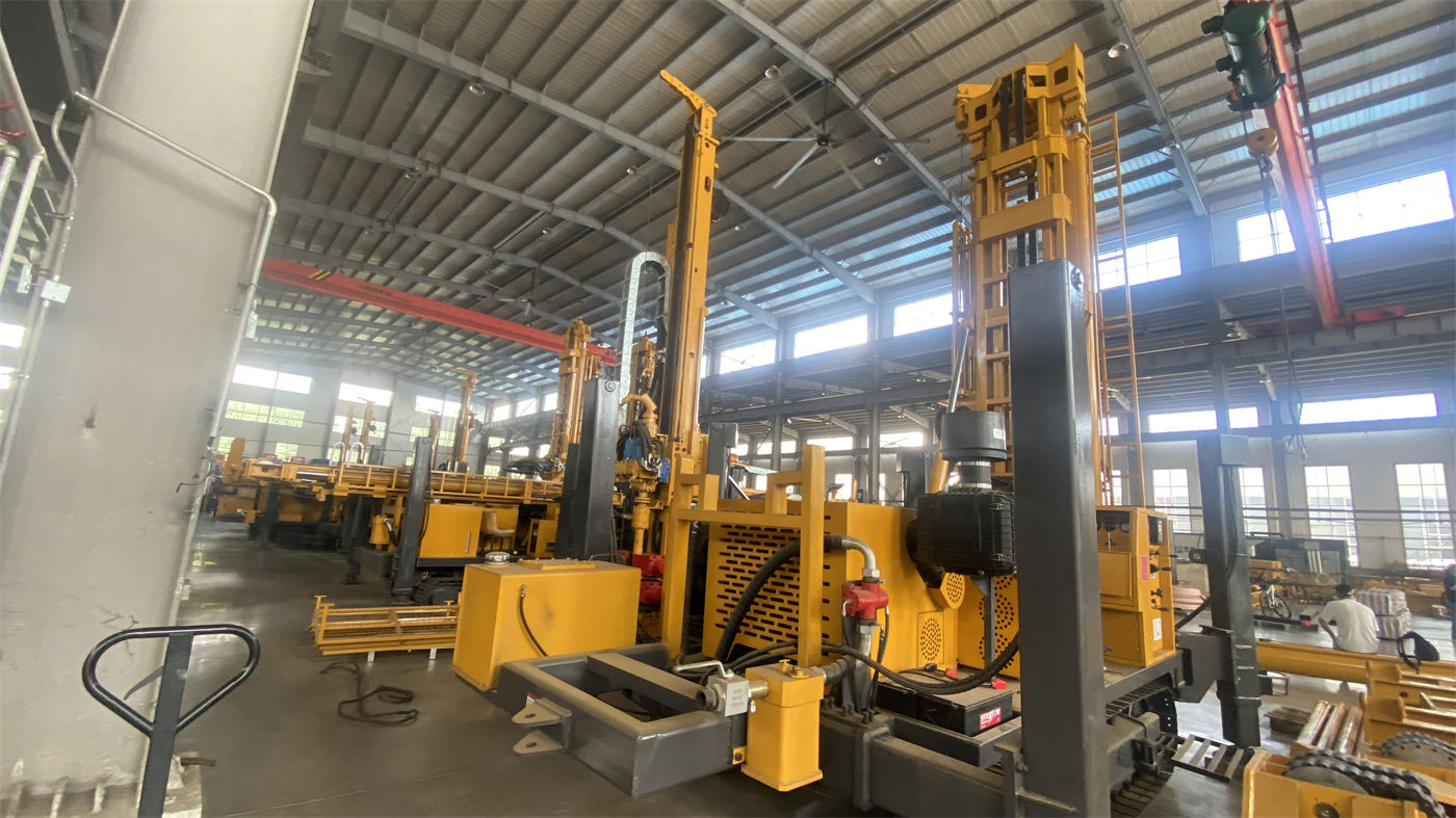 Máy khoan cấp 300 m có thể khoan sâu bao nhiêu trong tầng đá?