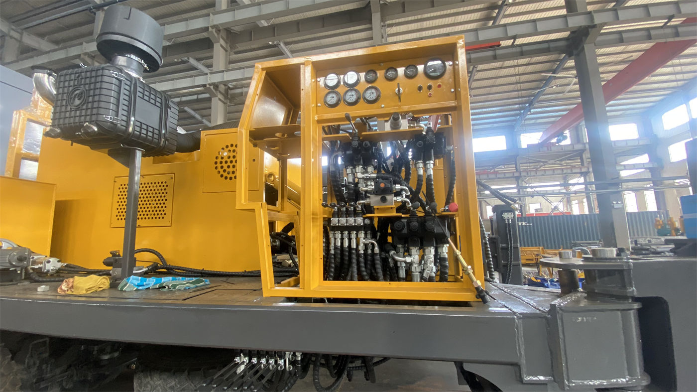 Máy khoan giếng nước bánh xích mini phù hợp với loại địa hình nào