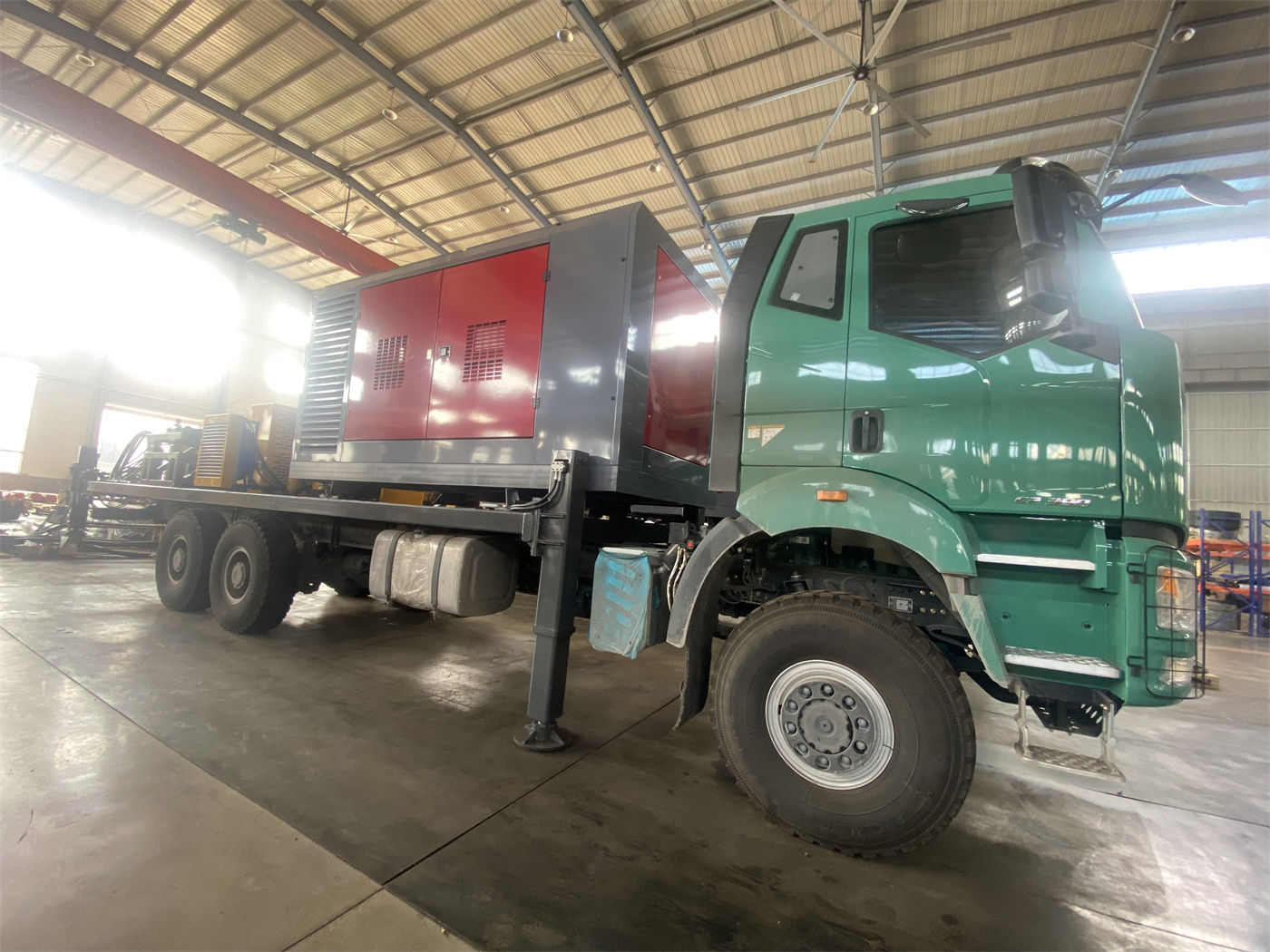 Mua WR220SE giàn khoan giếng nước bánh xích mini 220m: Thân máy khoảng 4,7T và khoan nước/khí, cần xác nhận những điều kiện di chuyển nào trước khi thi công ở mặt bằng chật hẹp?