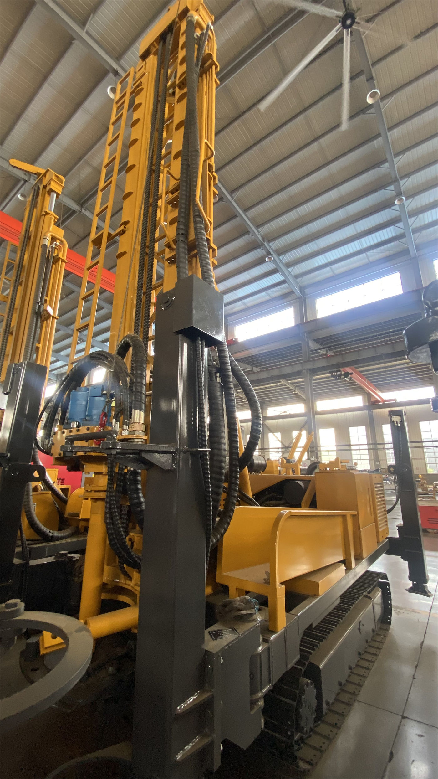 Mua máy khoan giếng nước bánh xích WR260 dài 260 m: Làm thế nào để đánh giá đường kính lỗ khoan 140–305 mm và lực nâng 15 T có phù hợp dựa trên đường kính giếng, độ sâu giếng và vị trí tầng chứa nước?