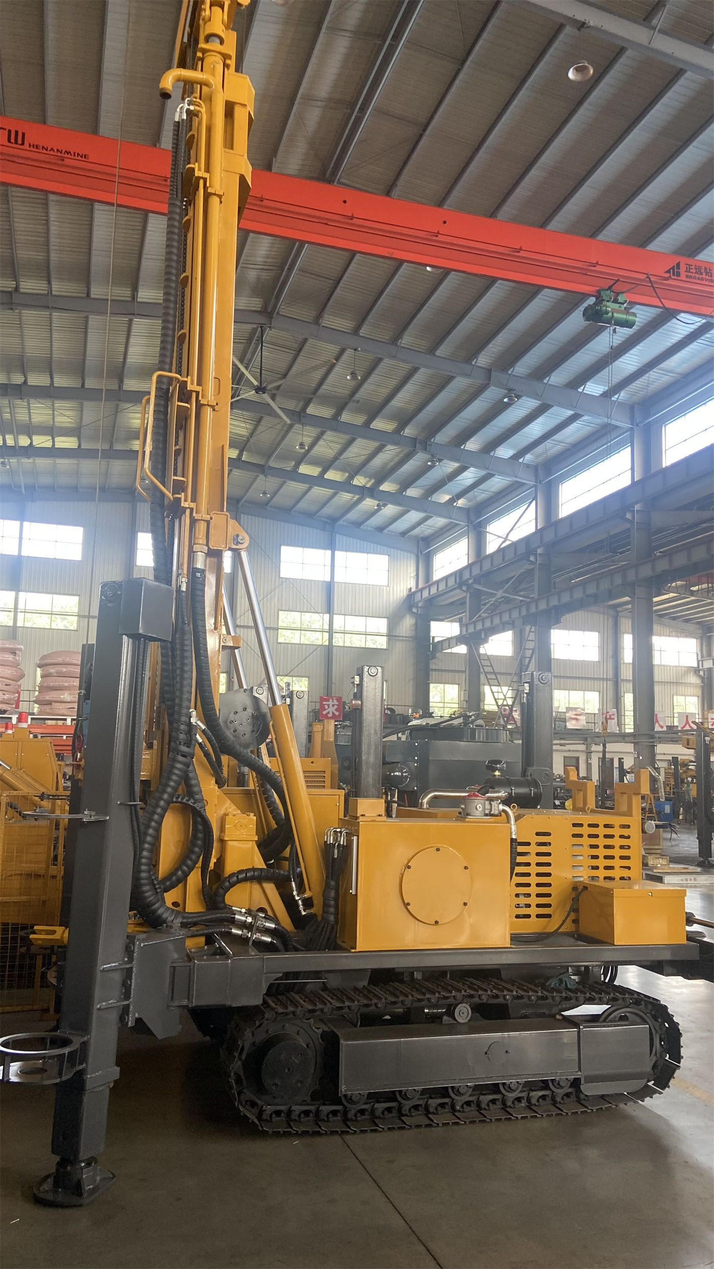 Trước khi mua máy khoan giếng nước tháp thẳng gắn xe WRT1000, những điều kiện công trường nào quyết định độ sâu khoan 1000 m có thực sự khả thi?
