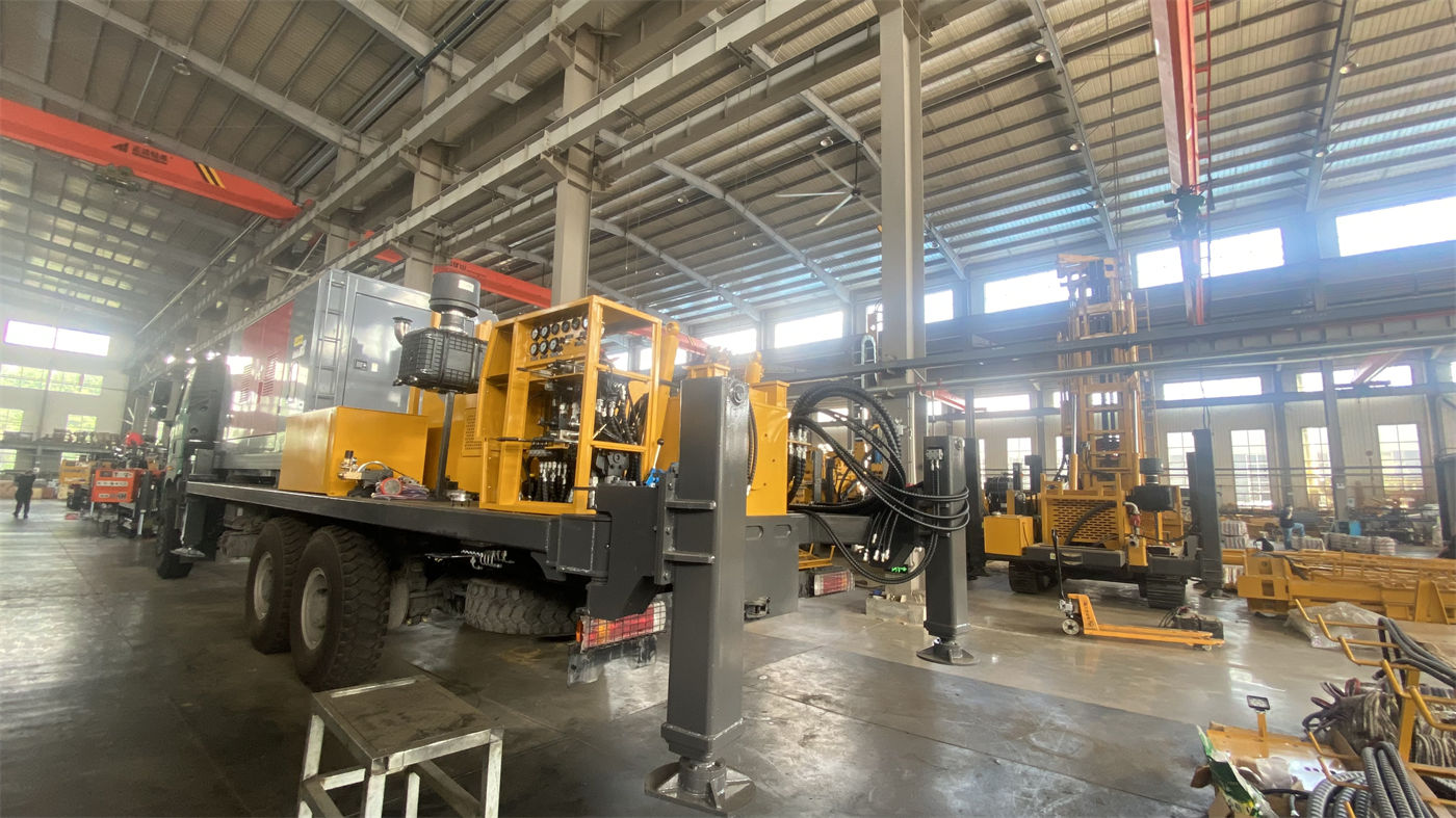 Trong hợp đồng mua sắm máy khoan giếng nước, cần làm rõ những mục nào dễ bị bỏ sót về phạm vi giao hàng, phụ tùng kèm theo và dịch vụ đào tạo?