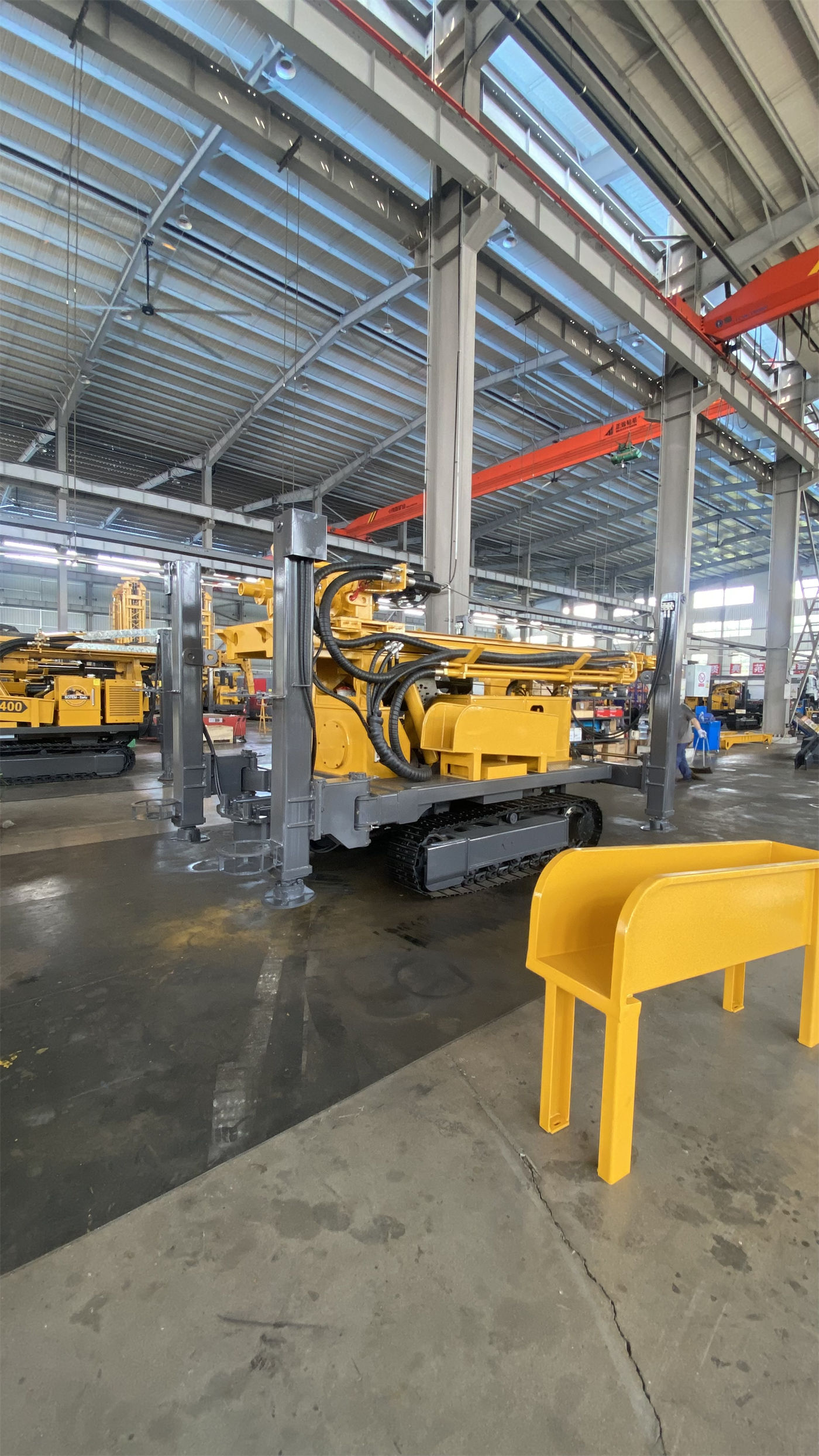Sự khác biệt về hiệu quả khoan giữa búa DTH và tuần hoàn thuận bùn khi khoan giếng nước trong địa tầng đá cứng thể hiện ở những khâu nào?
