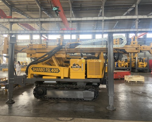Lựa chọn máy đóng cọc quang điện bánh xích thủy lực PV390 phiên bản tiêu chuẩn: Động cơ 85 kW và mô-